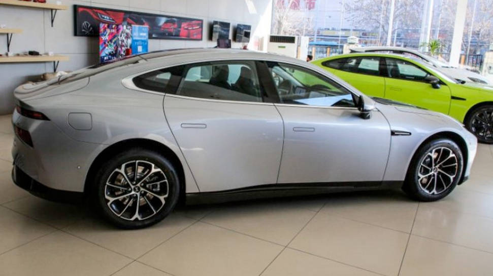 欧美风遇到中国风,极星2对比小鹏p7,谁才是年轻人的菜?