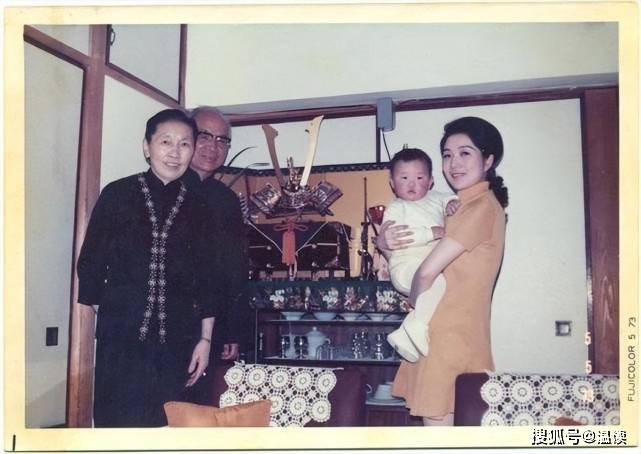 佘爱珍54岁嫁给软饭男,27年不知丈夫心,乞求施舍只给200元港币_吴四宝