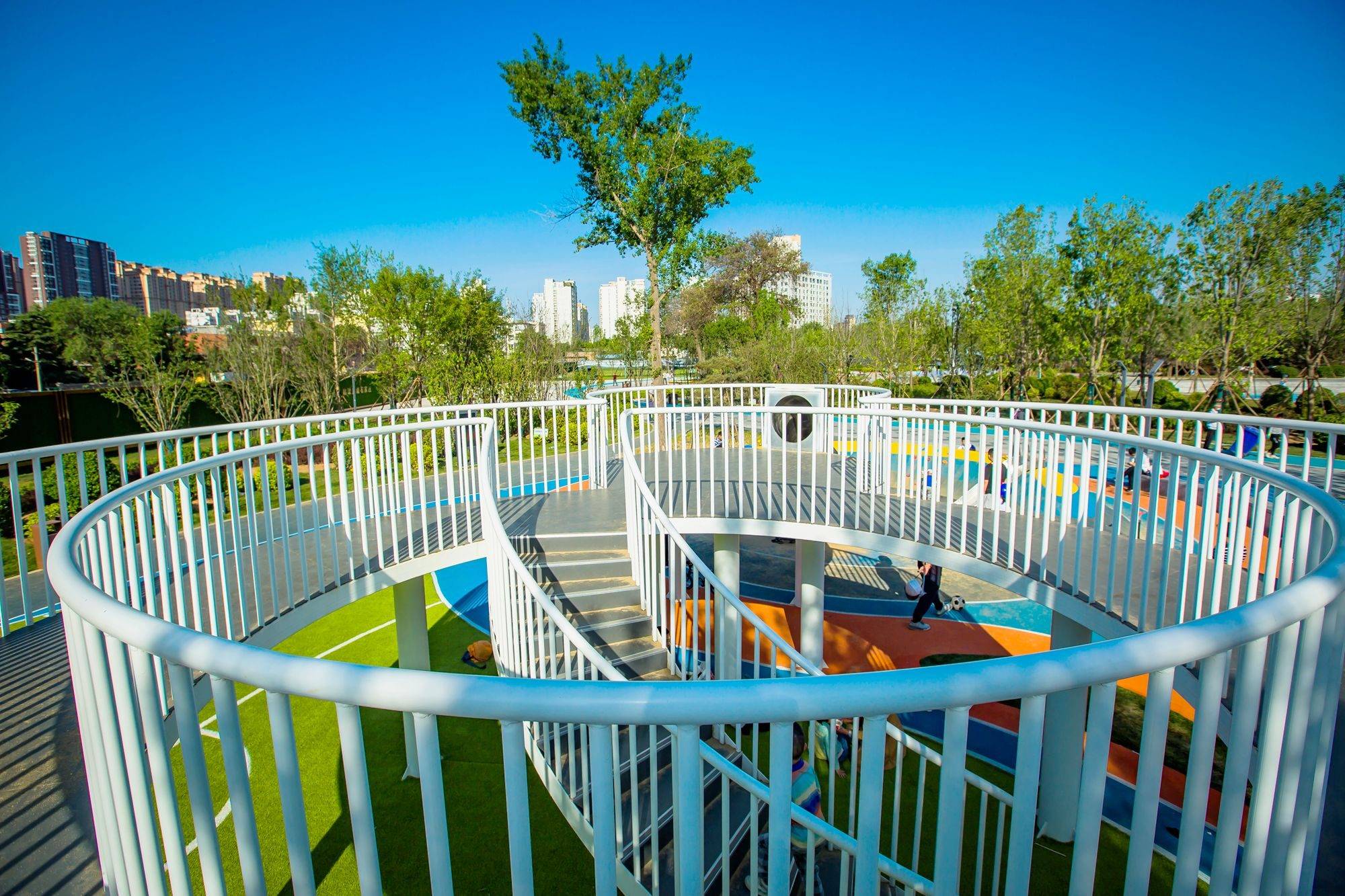 原创石家庄新建了一座公园设施齐全免费开放吸引众多市民前来