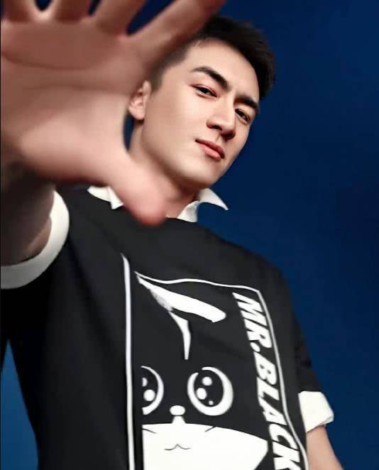 难怪说好看的人不能开美颜看到网红滤镜下的林更新笑出鹅叫声