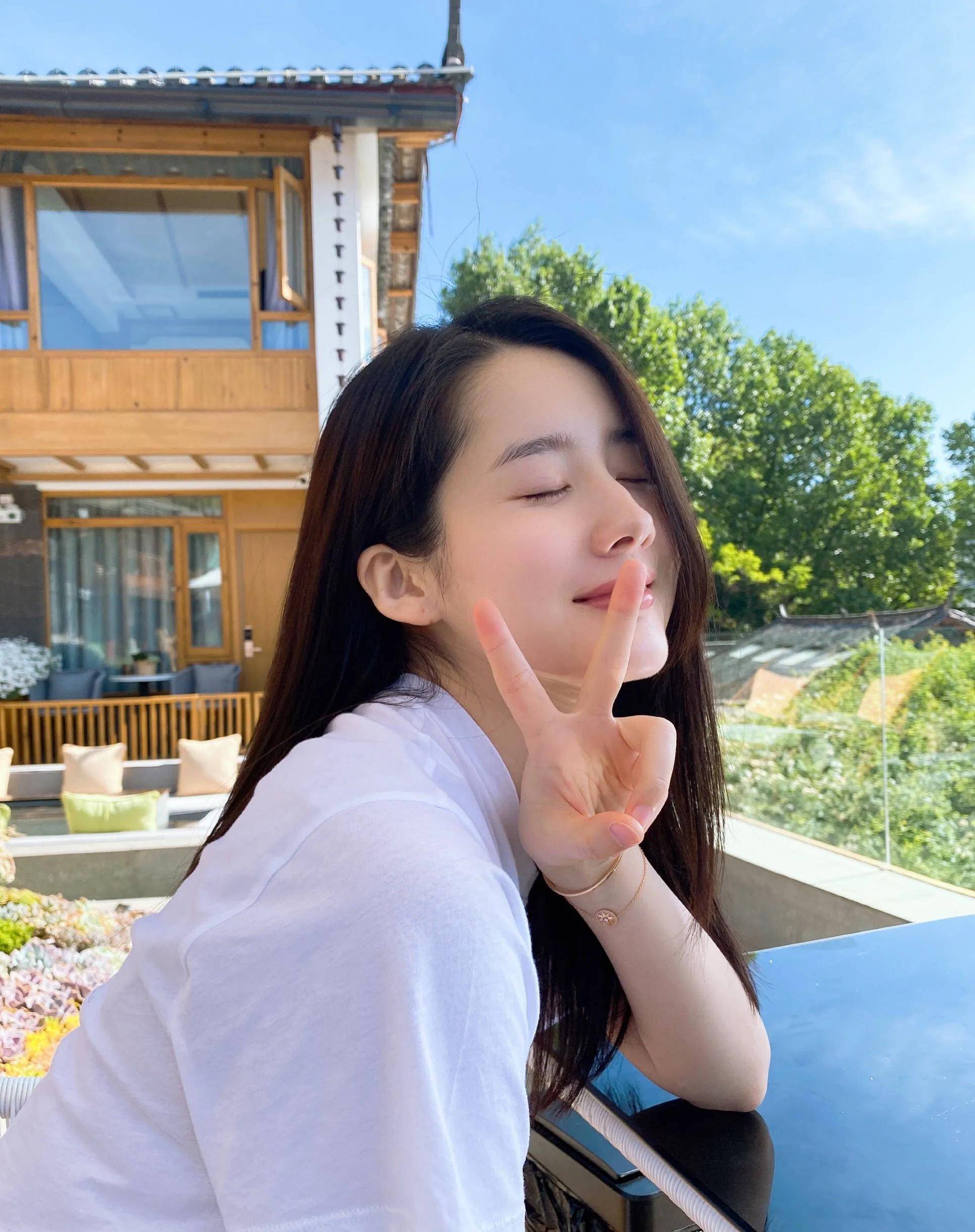 景如洋,有着古装剧头牌的颜值,却始终演着配角