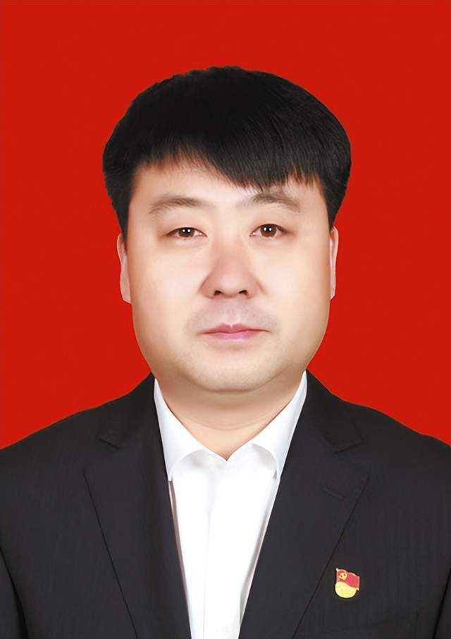 村委会主任王春颜 蒲城县尧山镇闫家村党总支书记,村委会主任屈拴宁