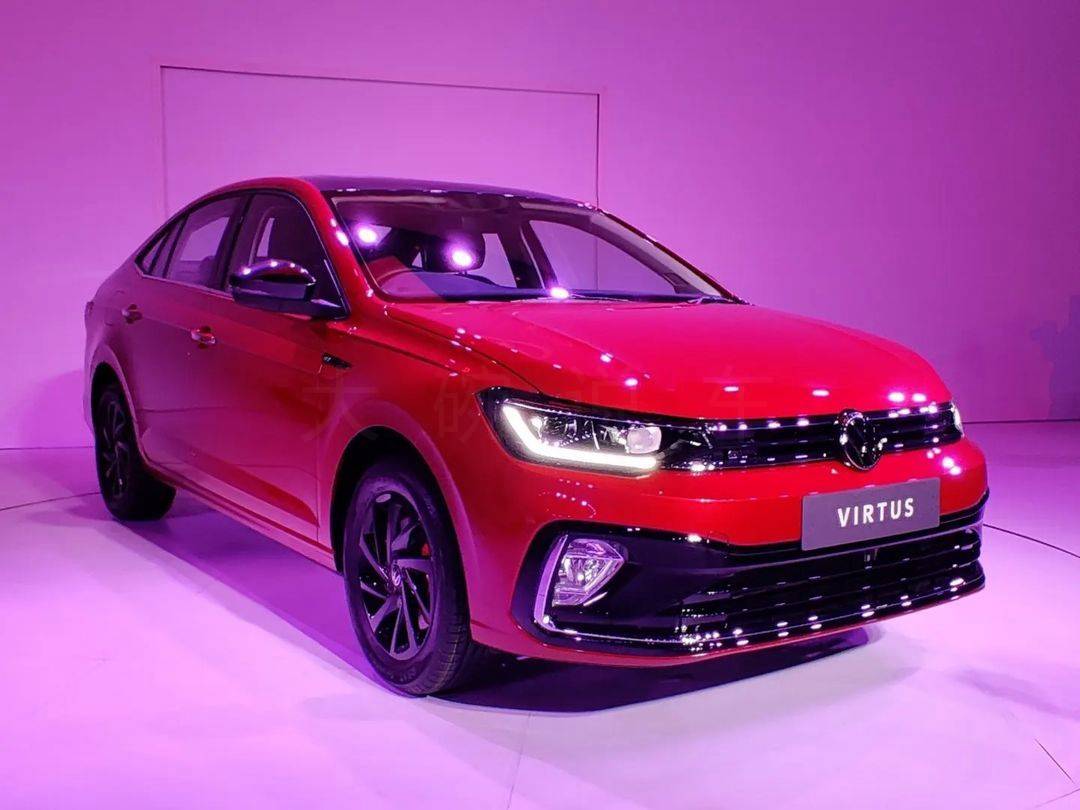 桑塔纳终于"回归",三厢 1.0t,油耗4升,运动元素丰富,售9万