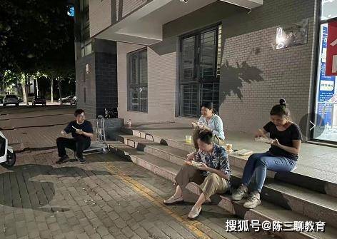 河南一高校有人确诊，学校现已封寝隔离，学生纷纷为学校行为点赞