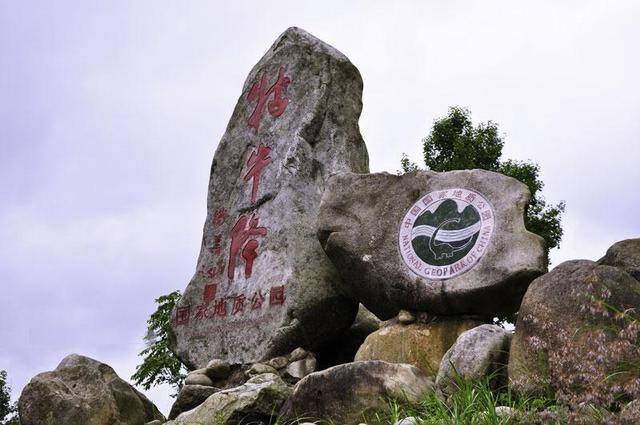 安徽绝美景区火了，山岳风光秀丽绮丽，是休闲旅游的好地方