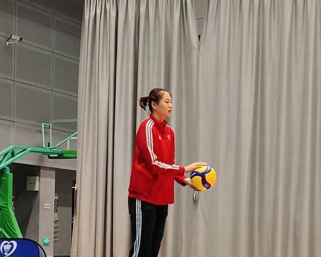 原创龚翔宇的发球照出炉大长腿惹人羡将迎来陈佩妍缪伊雯的挑战