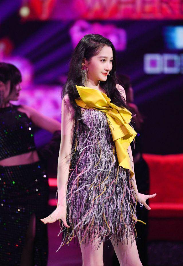 原创有种不公平叫关晓丹妹妹颜值高成顶流自己却在卖拉面