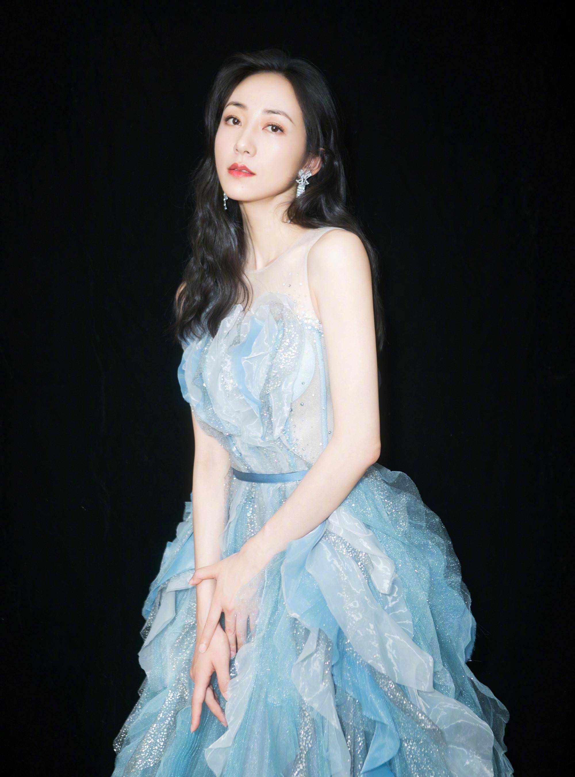 原创38岁韩雪近况曝光手上金色腕表价值千万私下还爱收集奢侈珠宝