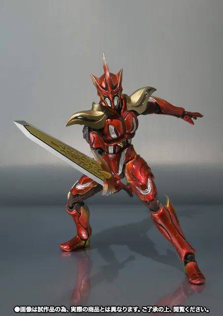 首先就是不死鸟幻魔了,当时发售的时候也是附带了其的专属武器巨剑"