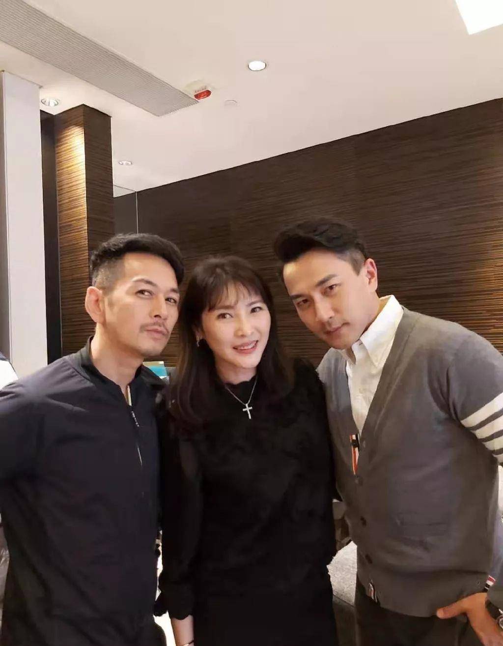 杨幂新恋情告吹,与tvb同学聚会,斯文帅气不减当年_香港_梁雪湄_照片