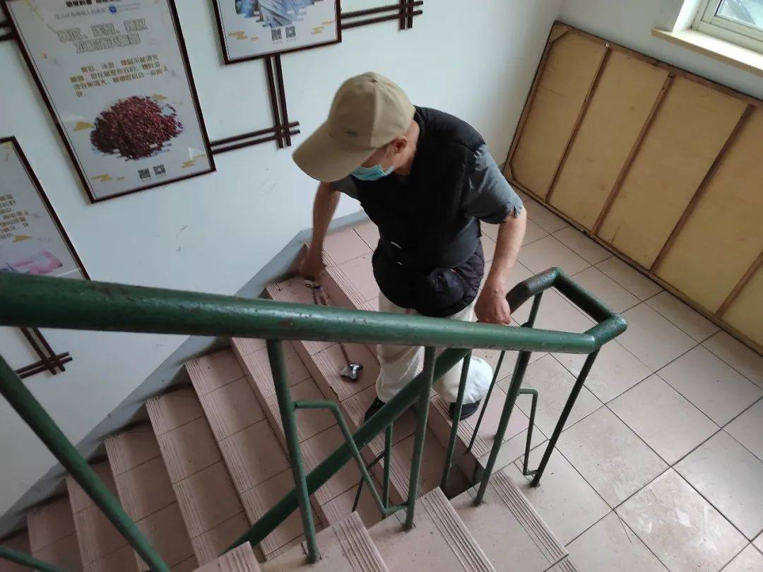 宝山耄耋老人爱心捐款助力社区战"疫"_沈老_疫情_沈富根