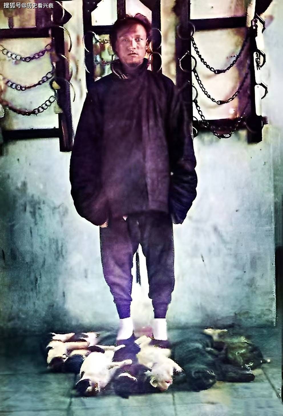 原创老照片末代皇帝溥仪与他的弟弟妹妹们清朝时期扛着猎枪的猎人