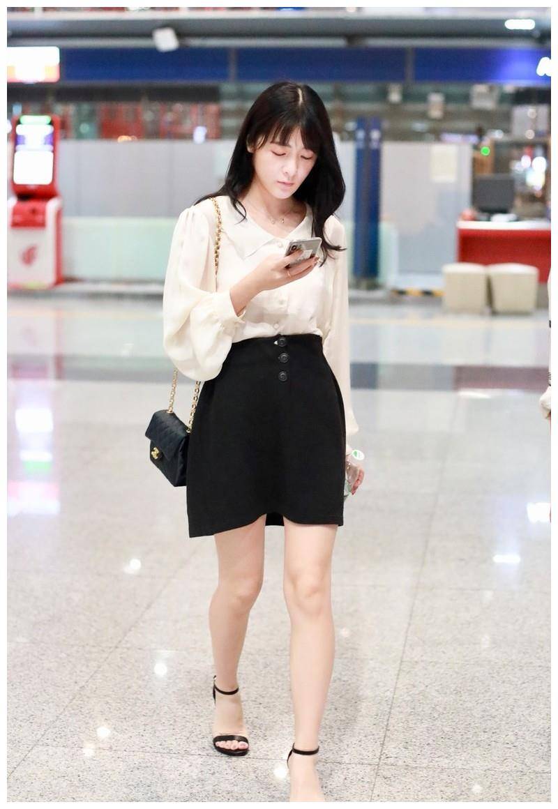 造型清爽,休闲感充分,简约大方,不失成熟气质徐娇娇的个性凸显,自然