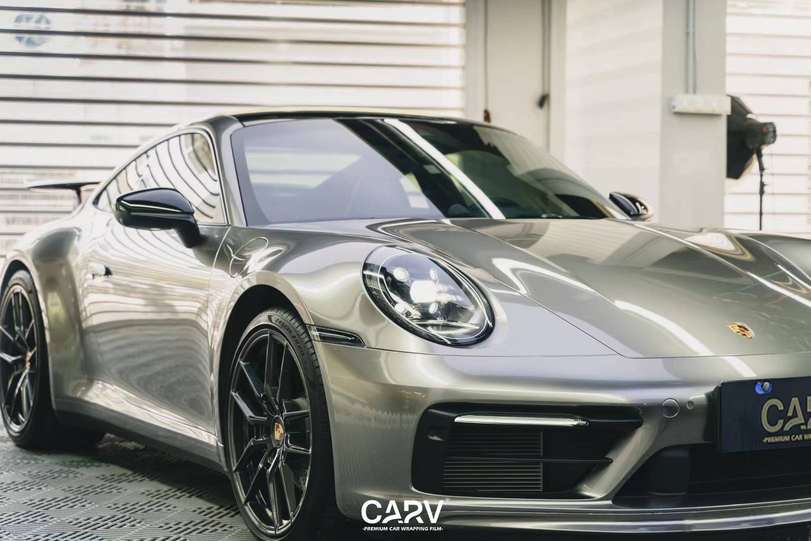 保时捷911卡孚改色膜白金液态金属银