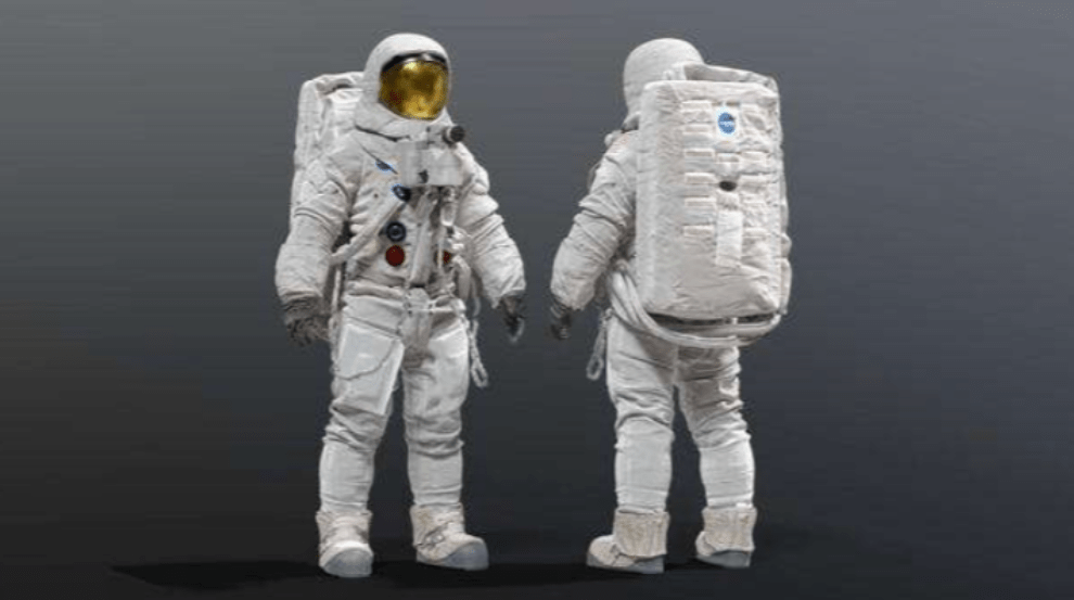 航天服的正背面太空中是没有氧气的,所以航天服里需要配备氧气罐和