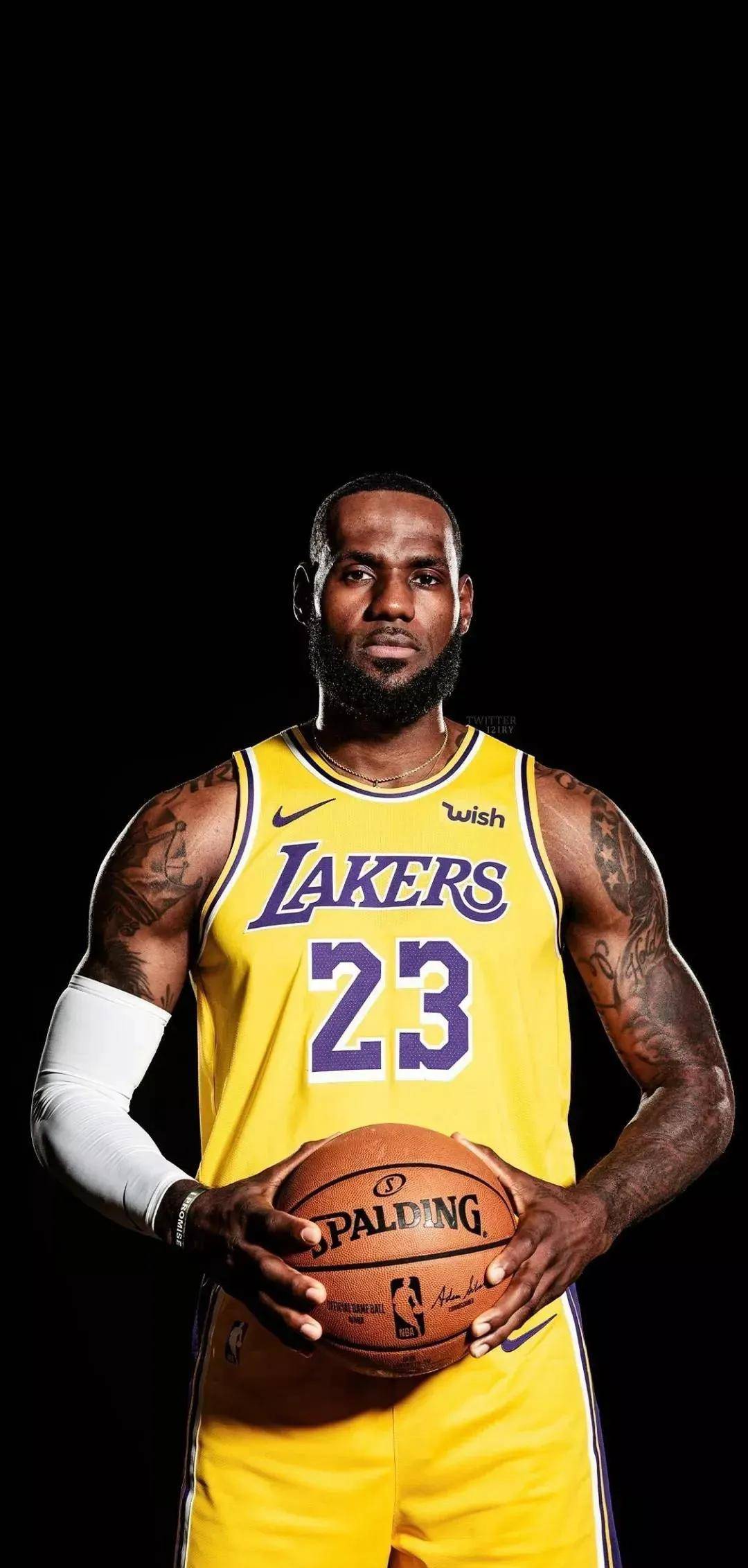 詹姆斯告别本赛季|詹姆斯加盟湖人一个失败的赛季，越痛越让人清醒