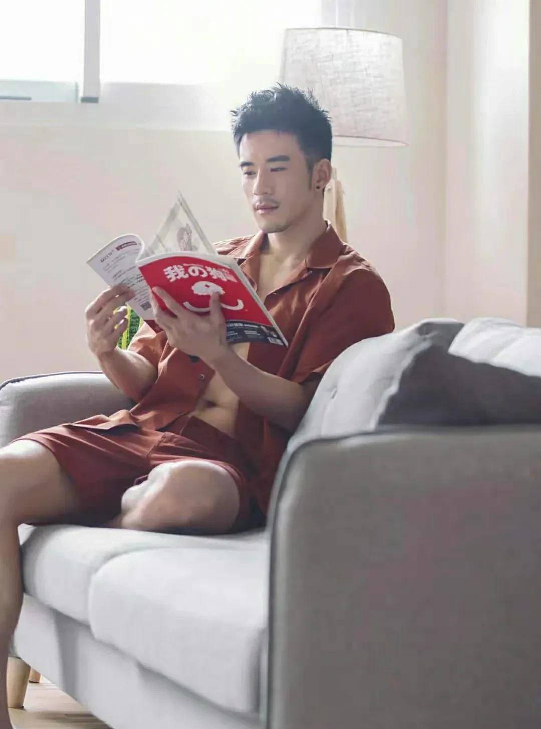 纪言恺超级性感居家写真,真空半裸性感无敌,你喜欢么?_男人_肌肉_腹肌