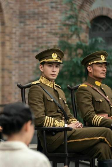 那些民国剧中的质保男演员制服造型狙击少女心