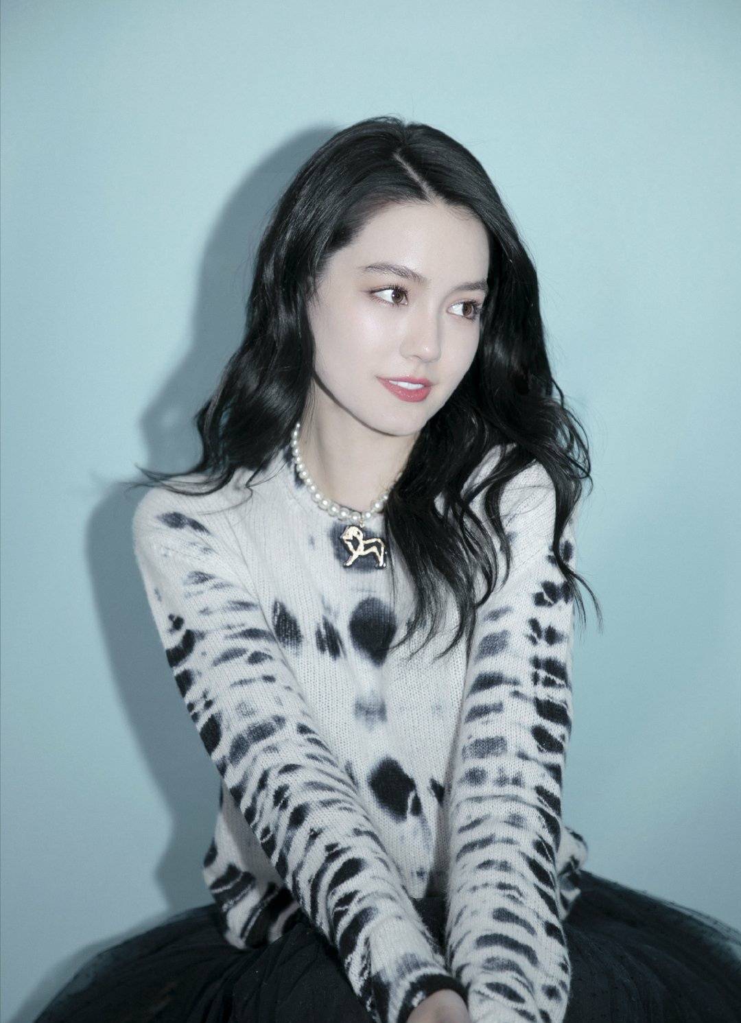 新生混血小花李诗颖,酷似迪丽热巴和baby的结合体,她不火谁火?