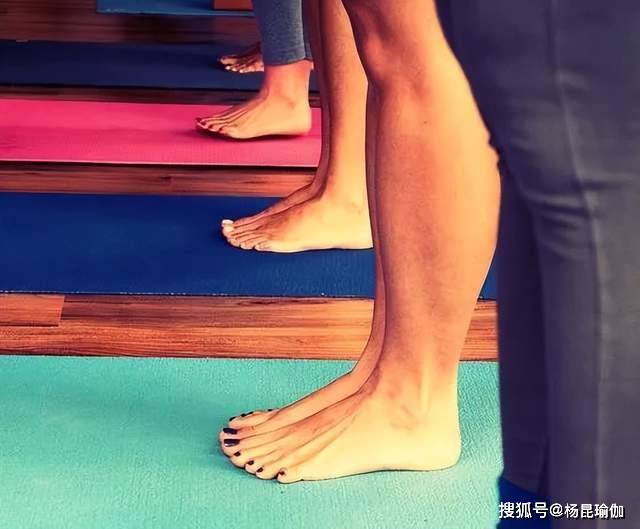 滚脚趾 瑜伽图片