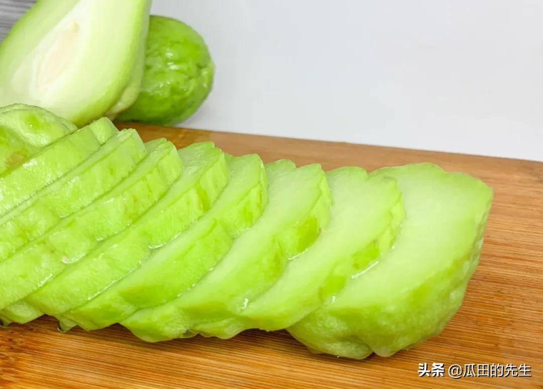 原创春要吃鲜云南新鲜佛手瓜教你做2道爽口炒菜