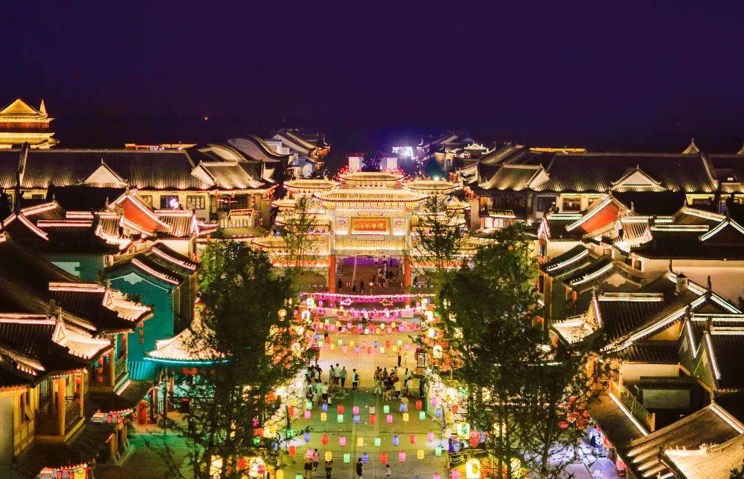 一铺难求皇家驿站景区旺铺火爆走俏究竟为何