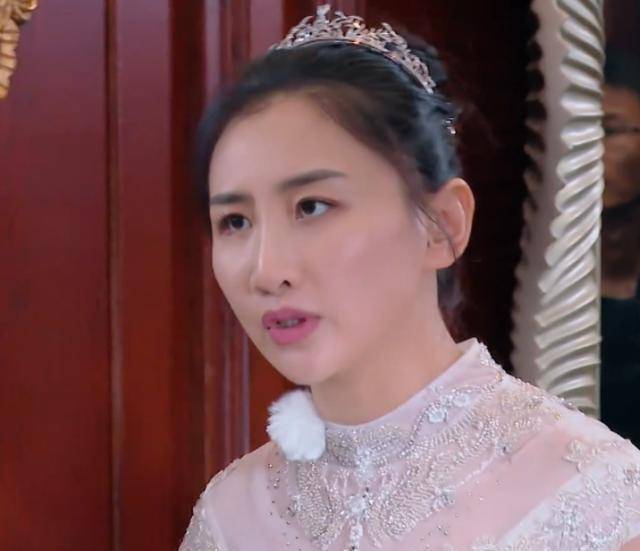 何雯娜当着工作人员的面,对梁超发火,梁超的回应,堪称教科书_娜娜