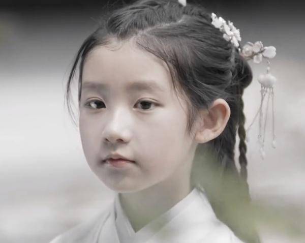 原创祝卿好被张熙唯圈粉了虽然只有11岁但真的太有灵气了