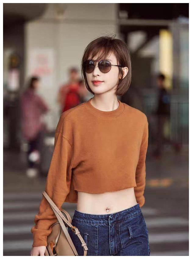 张俪真会赶时髦肚脐上镶钻实力炫腹小蛮腰穿啥都好看