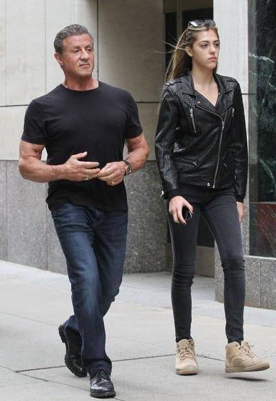 原创史泰龙22岁女儿了解一下178厘米的身高堪比超模的气质了