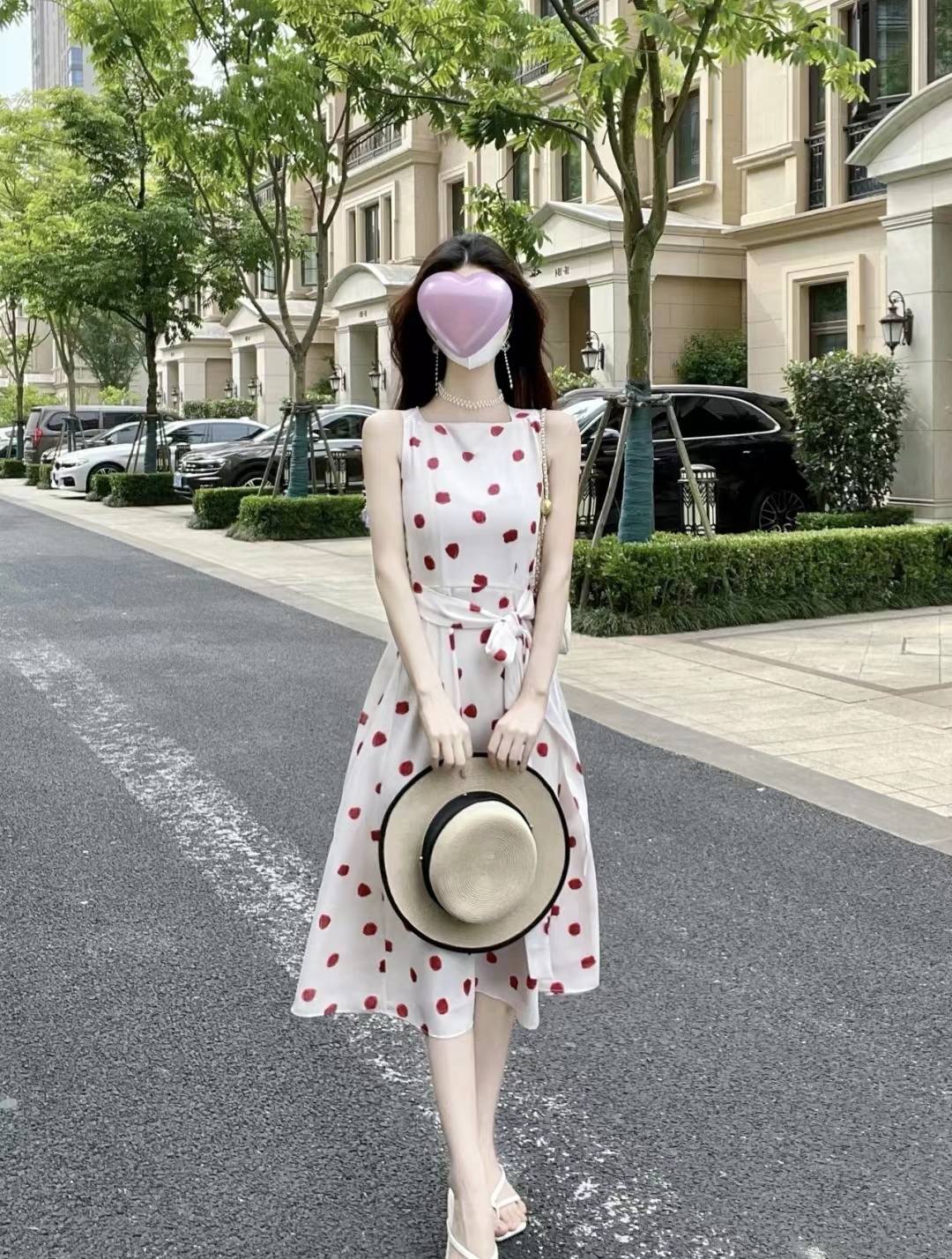 原创波点连衣裙适合什么人穿波点连衣裙配什么鞋子好看