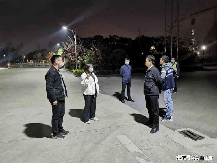 5月12日,盱眙生態環境局局長鬍曉平帶隊,對江蘇地球村新型建材有限