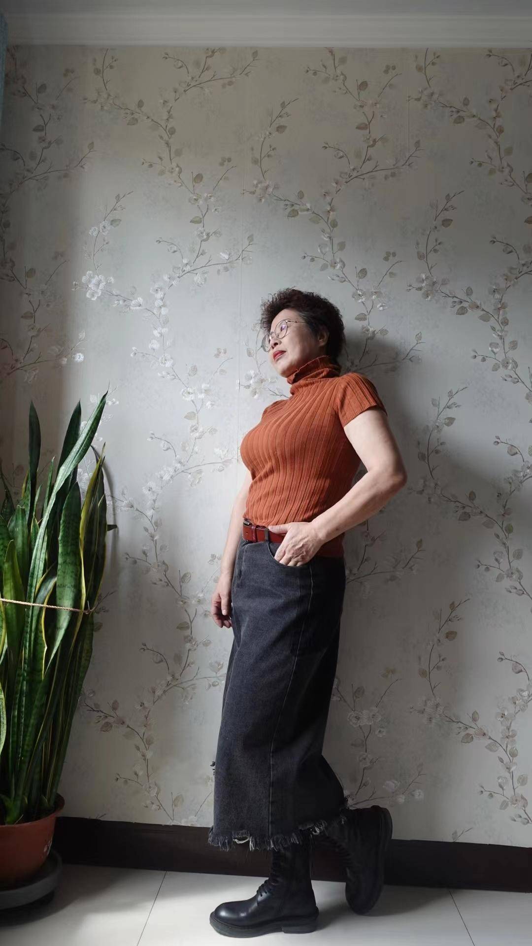 稳住别慌,试试让她对你的穿搭说真香_裤子_牛仔裤_裤脚