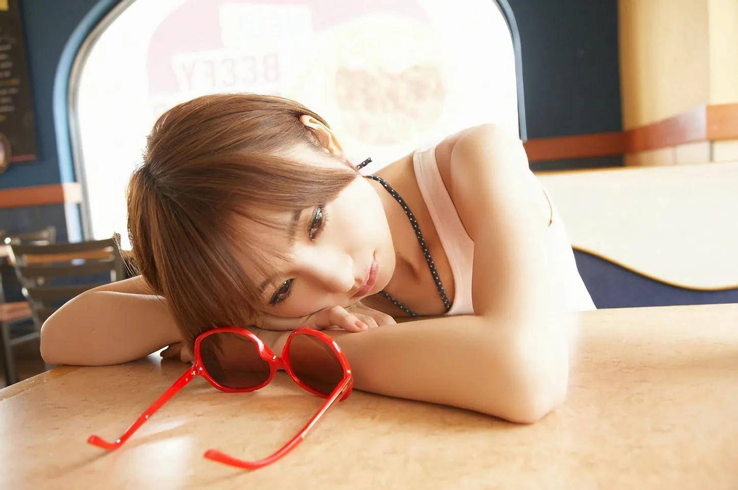 原创篠田麻里子的写真集firstlove鉴赏