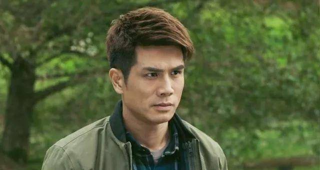 42岁人气男神难忘拍戏受伤:打喷嚏听到骨裂声_伍允龙_电影_时便