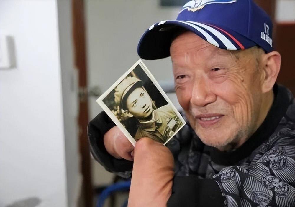 原创冰雕连英雄周全弟15岁卧雪三日冻掉四肢中国军魂让人动容