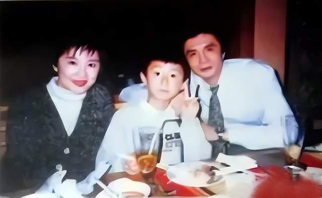 原创汪嘉伟前妻邓星从小跟在秦怡身边长大如今67岁儿子成为她最大的
