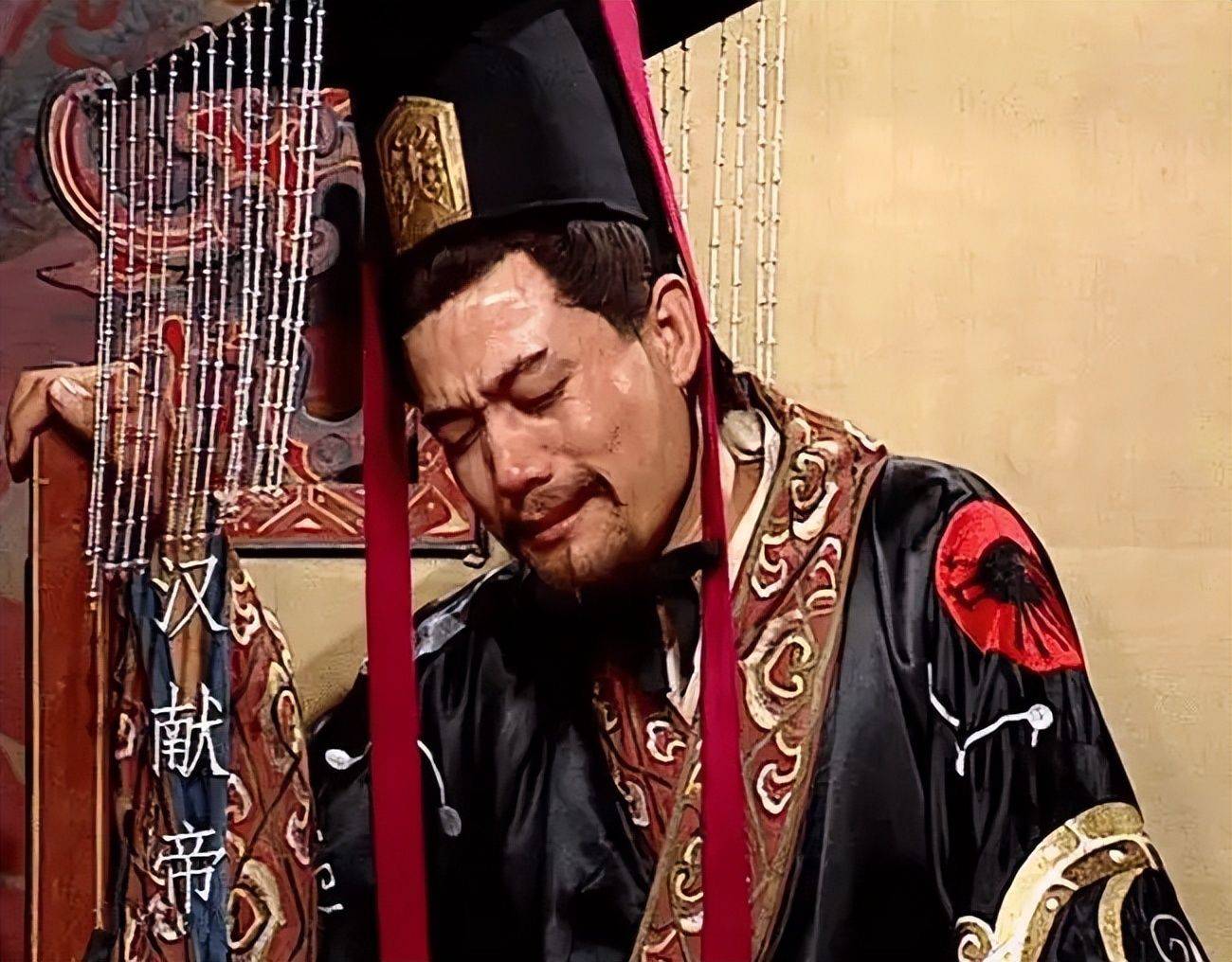 汉献帝被逼退位后得知刘备在南方登基献帝会是什么心情