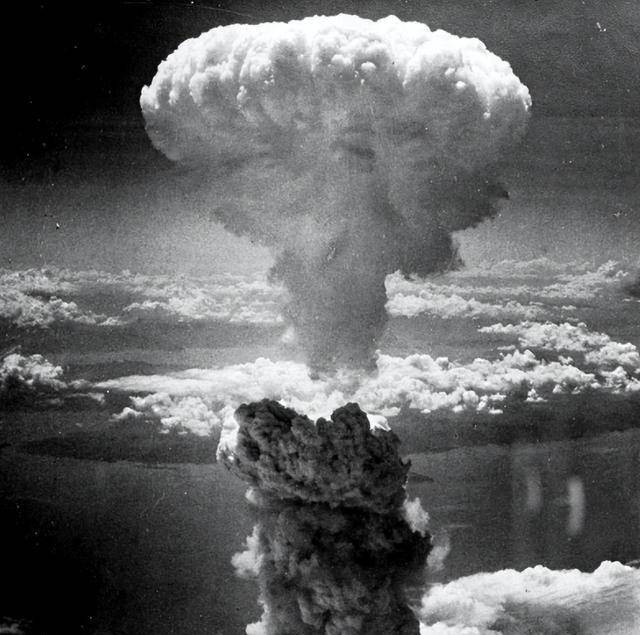 日本原子弹爆炸图图片