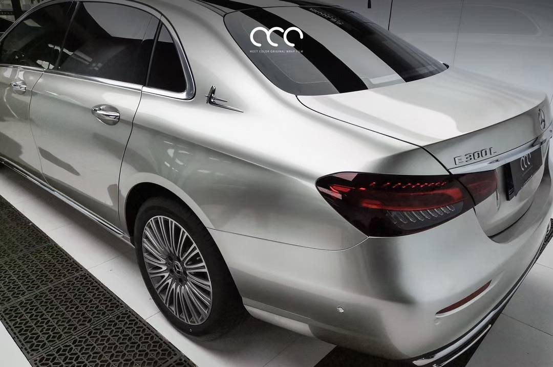 奔驰e300l漫彩改色膜pet迈巴赫香槟金