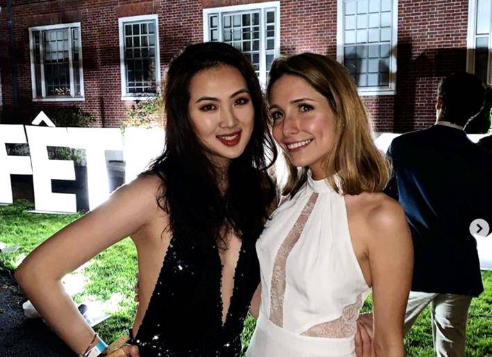 任正非与姚安娜母女千亿朋友圈照片曝光?