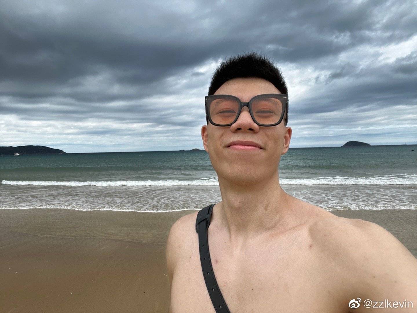 就在下午的17点23分,张镇麟最新一期的三亚定位照已经出炉.