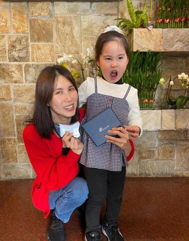 而对于余苑绮的近况,李亚萍表示女儿清楚自己的情况很严重,好在目前