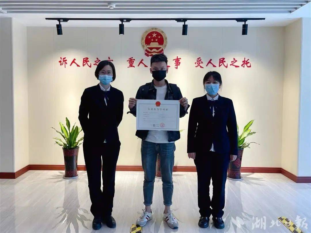 以前办网咖需要分别办四张证，如今简单了