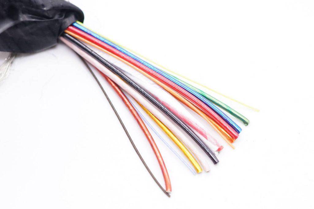 原创针脚镀金抗氧化即刻08米雷电4高速传输数据线拆解