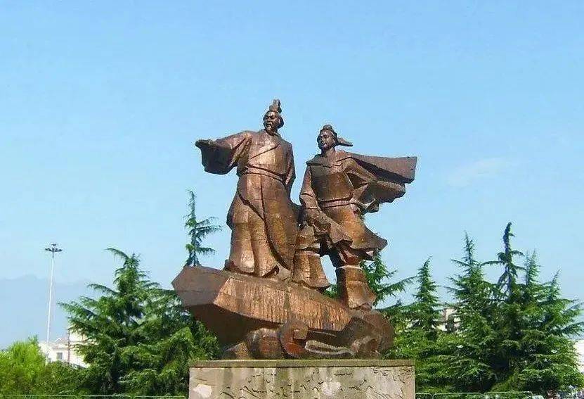 都江堰李冰父子雕像图片