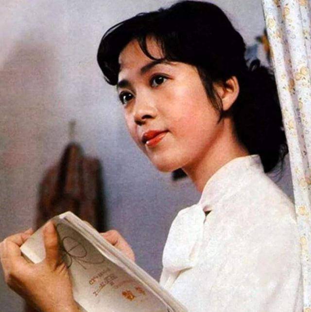80年代最红女星李秀明,刘晓庆都给她当配角,40岁成亿万富婆_程久实