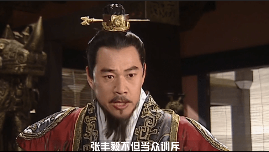 拍摄《秦始皇》时,一位演员通宵打麻将,第二天拍戏忘词,张丰毅不但