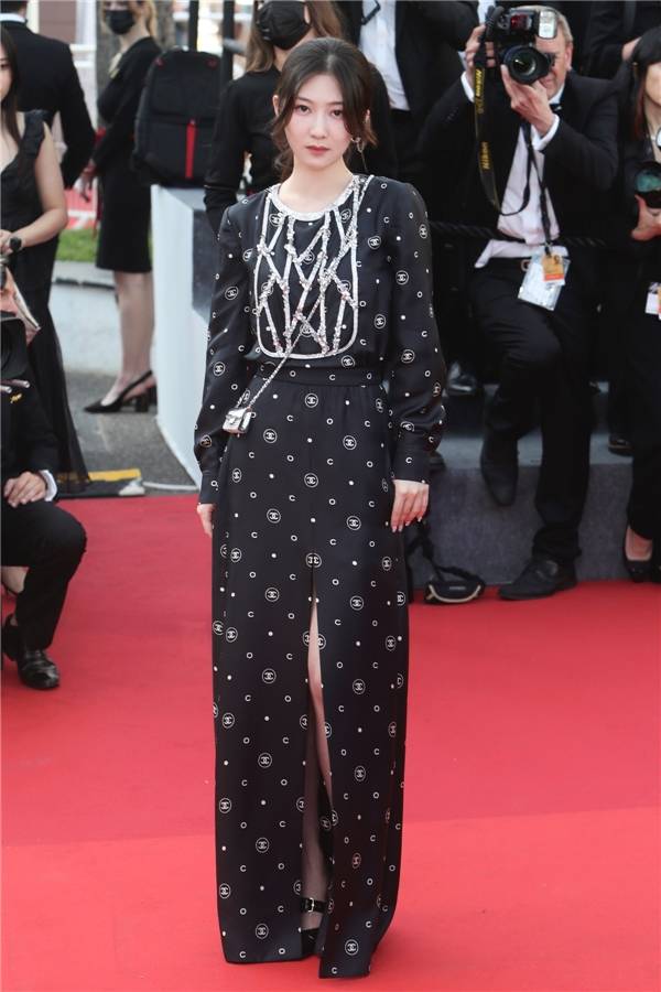 原创天浩盛世娱乐浩淼计划发布签约导演亮相戛纳红毯