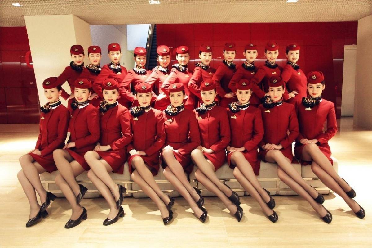 世界各国空姐服装比拼看来看去哪个最养眼你喜欢哪种